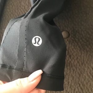 Lululemon black Capri leggings, new condition!
